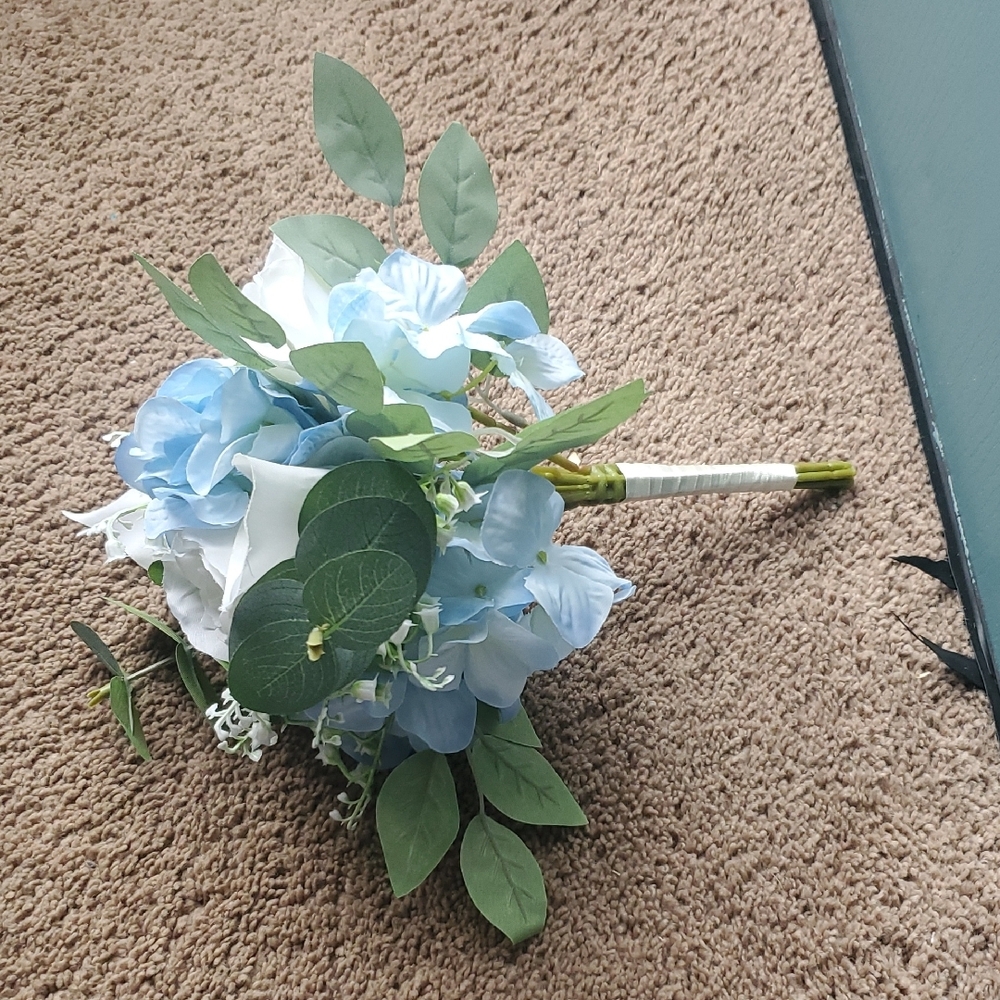 Elegant Blue and White Floral Bouquet